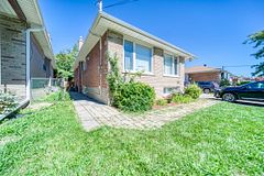 36 Beaver Valley Road Unit #1, Toronto, ON M3H 4S1