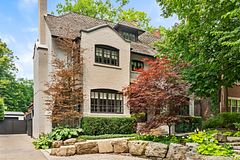 20 Whitney Avenue, Toronto, ON M4W 2A8