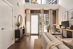 20 Bruyeres Mews TH7, Toronto, ON M5V 0G8