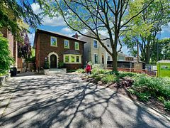 29 Tarlton Road, Toronto, ON M5P 2M6