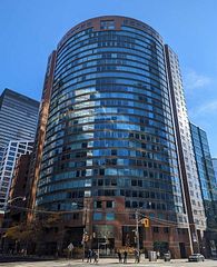 33 University Street, Toronto, ON M5J 2S7