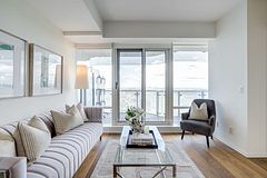 1 Bloor Street E 4710, Toronto, ON M4W 1A9