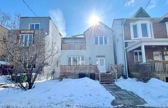 1543 Dundas Street E, Toronto, ON M4L 1K6