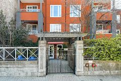 2371 Queen Street E 101, Toronto, ON M4E 1H2