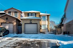913 Dyer Court, Oshawa, ON L1K 1V9
