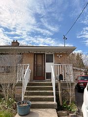 9 Syracuse Crescent, Toronto, ON M1E 2G7