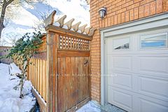 2 Grittani Lane, Toronto, ON M1S 5B7