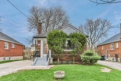 27 Innismore Crescent, Toronto, ON M1R 1C8