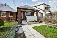 972 Cosburn Avenue, Toronto, ON M4C 2W9