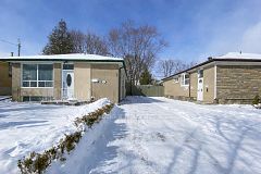 132 Porchester Drive, Toronto, ON M1J 2R7