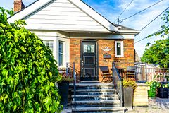 33 Athlone Road Main Fl, Toronto, ON M4J 4H3