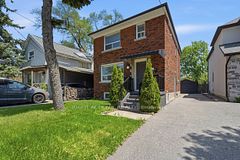 615 Pharmacy Avenue, Toronto, ON M1L 3H1