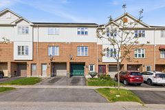 1557 Hummingbird Court, Pickering, ON L1V 7H8