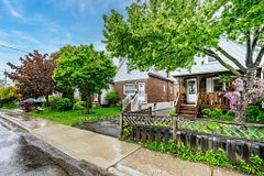 8 Savoy Avenue, Toronto, ON M8W 3X6