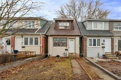 20 Kelvin Avenue, Toronto, ON M4C 5C8