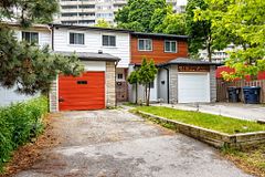 82 Halsey Avenue 3, Toronto, ON M4B 1A9