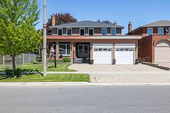 33 Morbank Drive, Toronto, ON M1V 2M1