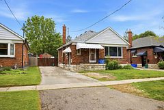 96 Oakes Avenue, Oshawa, ON L1G 6C6