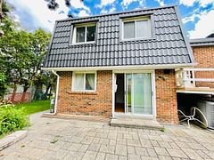 99 Bushmills Square Ground Floor Studio, Toronto, ON M1V 1K5
