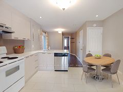 35 East Lynn Avenue Main, Toronto, ON M4C 3X3