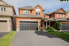 30 Castle Green Drive, Whitby, ON L1R 2P9