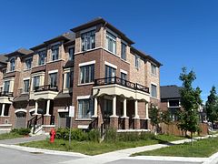 2 Hallmark Way, Whitby, ON L1P 0K2