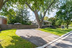 43 Colonial Avenue, Toronto, ON M1M 2C3