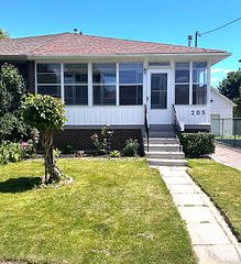 205 Vauxhall Drive, Toronto, ON M1P 1R6