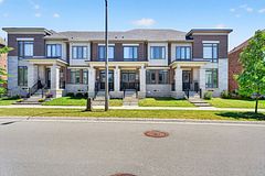 26 Hahn Street, Whitby, ON L1P 0H1