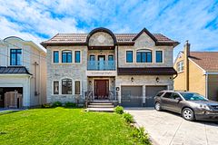 70 Scarborough Heights Boulevard, Toronto, ON M1M 2V4