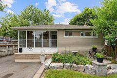 945 Donovan Crescent, Whitby, ON L1N 3G4