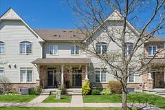 17 Wicker Park Way, Whitby, ON L1R 0C8