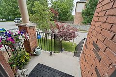 35 Aspen Park Way, Whitby, ON L1N 9M6