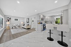 208 Palmerston Avenue, Whitby, ON L1N 3E7