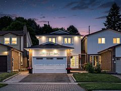1209 Gloucester Square, Pickering, ON L1V 3P7
