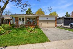 36 LANGEVIN Crescent, Toronto, ON M1C 2B6