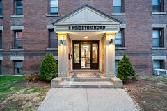 6 Kingston Road 21, Toronto, ON M4L 2S4
