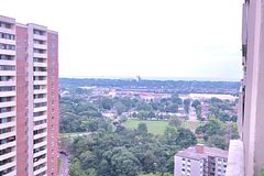 1 Massey Square 2603, Toronto, ON M4C 5L4