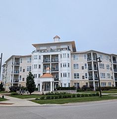 50 Lakebreeze Drive 307, Clarington, ON L1B 0V9