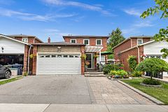 4 Apsco Avenue, Toronto, ON M1E 5A8