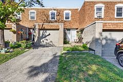 850 Huntingwood Drive 15, Toronto, ON M1T 2L9