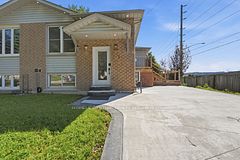 1 Lockhart Gate, Clarington, ON L1C 4K9