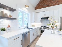 129 Kenilworth Avenue Upper, Toronto, ON M4L 3S7