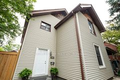 405 Kingston Road Main Floor, Toronto, ON M4L 1V1