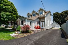 917 Byron Street N, Whitby, ON L1N 4P2
