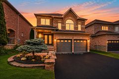 33 Carlinds Drive, Whitby, ON L1R 3B9