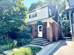 228 Gainsborough Road, Toronto, ON M4L 3C6