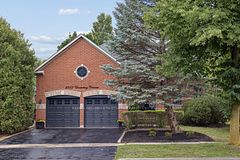 2352 Canterbury Crescent, Pickering, ON L1X 2T6