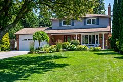 7 Dingley Court, Ajax, ON L1S 6B5