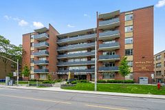 165 Cosburn Avenue 301, Toronto, ON M4J 2L3